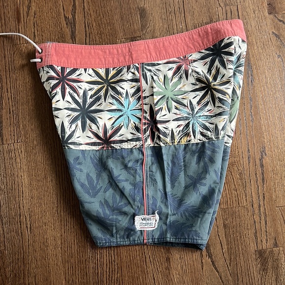Vans board shorts - Picture 2 of 6